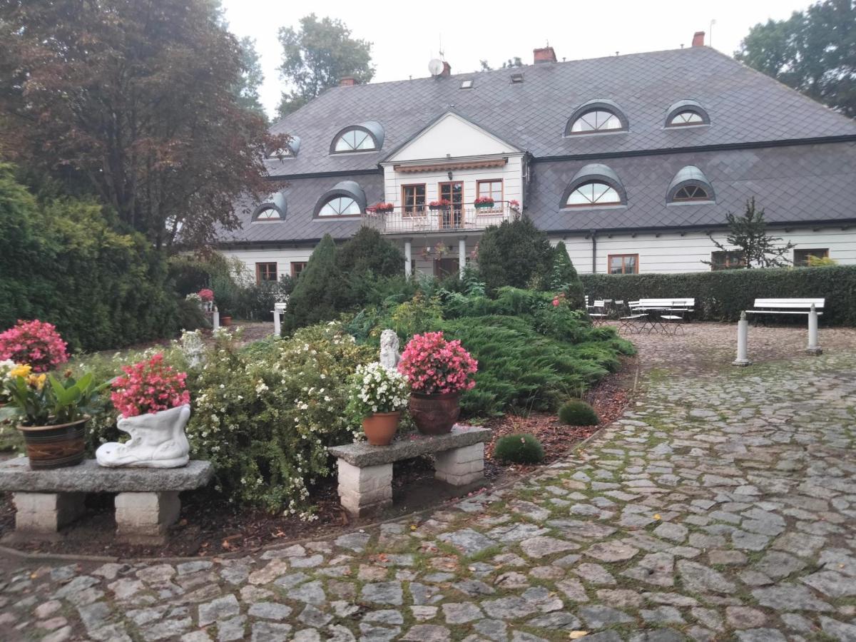 Dworek Pod Herbem Gadkowice Exterior photo