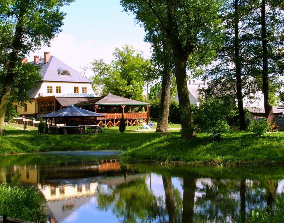 Dworek Pod Herbem Gadkowice Exterior photo